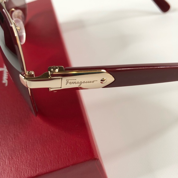 Salvatore Ferragamo Authentic Women’s Bordeaux Oversized Sunglasses ~ Brand New! - Picture 6 of 9